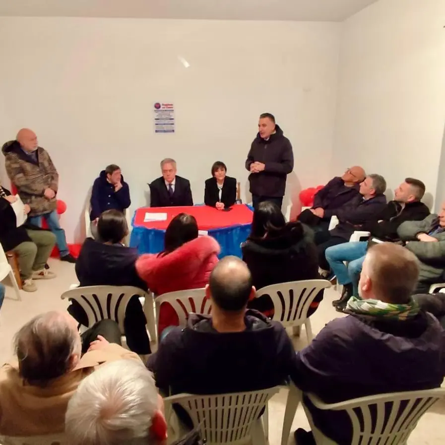 Roggiano Gravina, IdM e Forza Italia siglano l’accordo: sostegno a De Maio\n