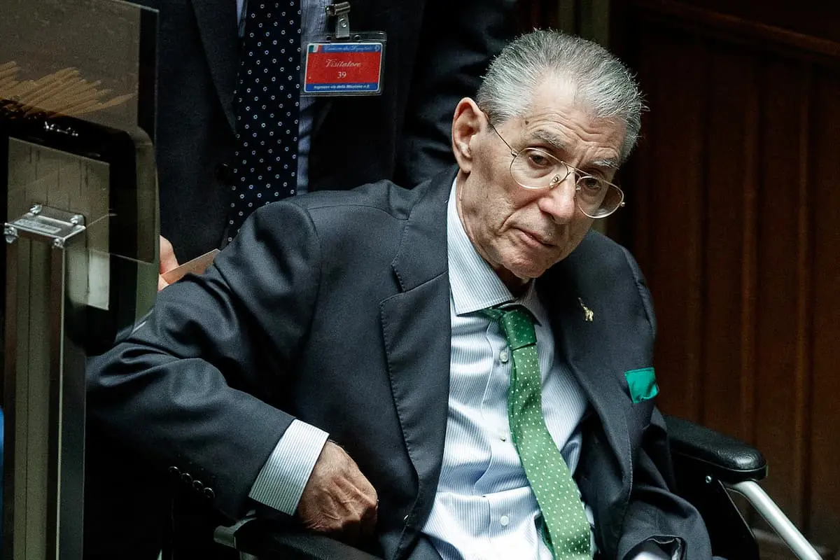 Addio a Umberto Bossi, il “senatùr” che con il suo antimeridionalismo ha segnato la storia politica italiana\n