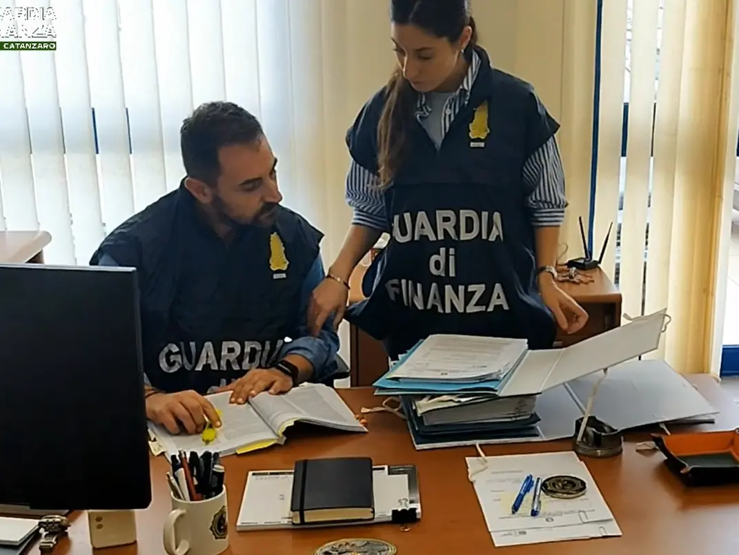 Truffa sulle protesi acustiche tra Lamezia e Catanzaro: sequestrate 3 aziende, coinvolti medici del Pugliese Ciaccio – NOMI