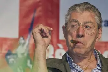 La morte di Umberto Bossi riapre la frattura: l’Italia divisa che non abbiamo mai ricucito\n\u00A0\n