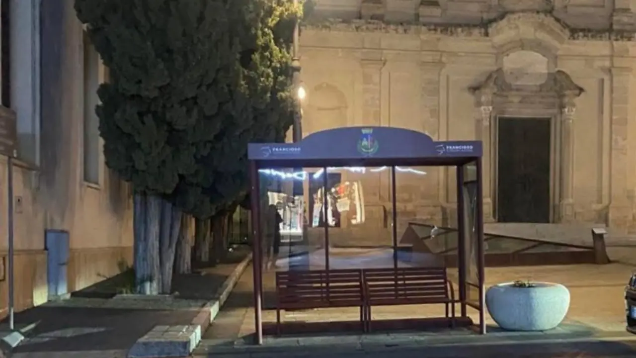 Pensilina in piazza San Leoluca, la Lega attacca il Comune di Vibo: «Sfregio urbanistico»\n