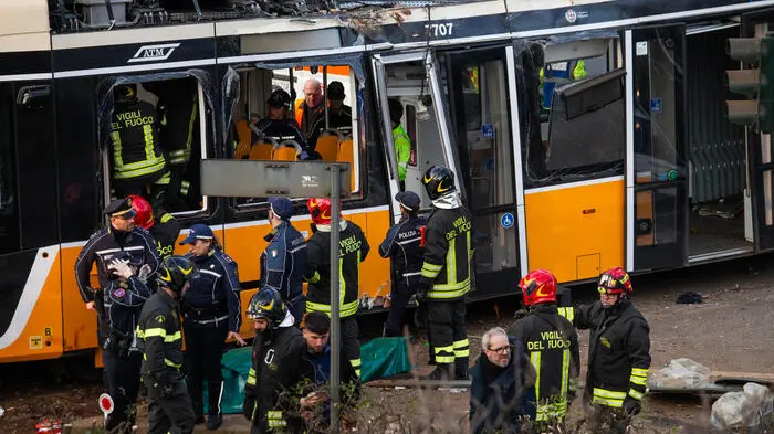 <p>Il tram deragliato a Milano il 27 febbraio scorso (Ansa)</p>\\n , ANSA