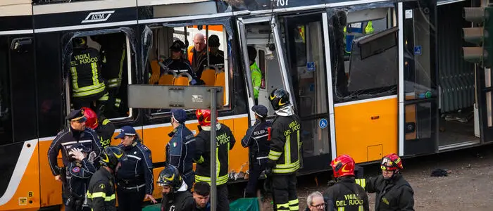 Tram deragliato a Milano, la Polizia locale:\u00A0«Il conducente\u00A0era al telefono pochi secondi prima dell’incidente»\n