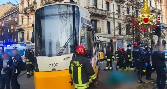 Tram deragliato, «il conducente era al telefono fino a 12 secondi prima»\n