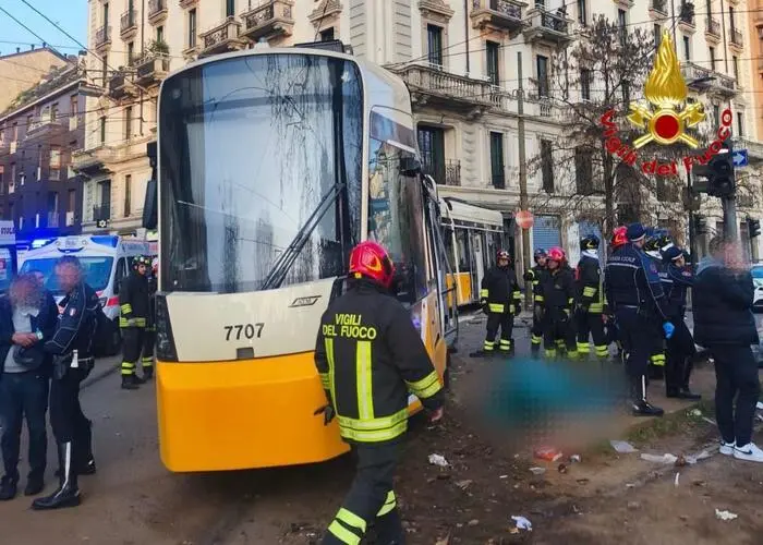 Tram deragliato, «il conducente era al telefono fino a 12 secondi prima»\n
