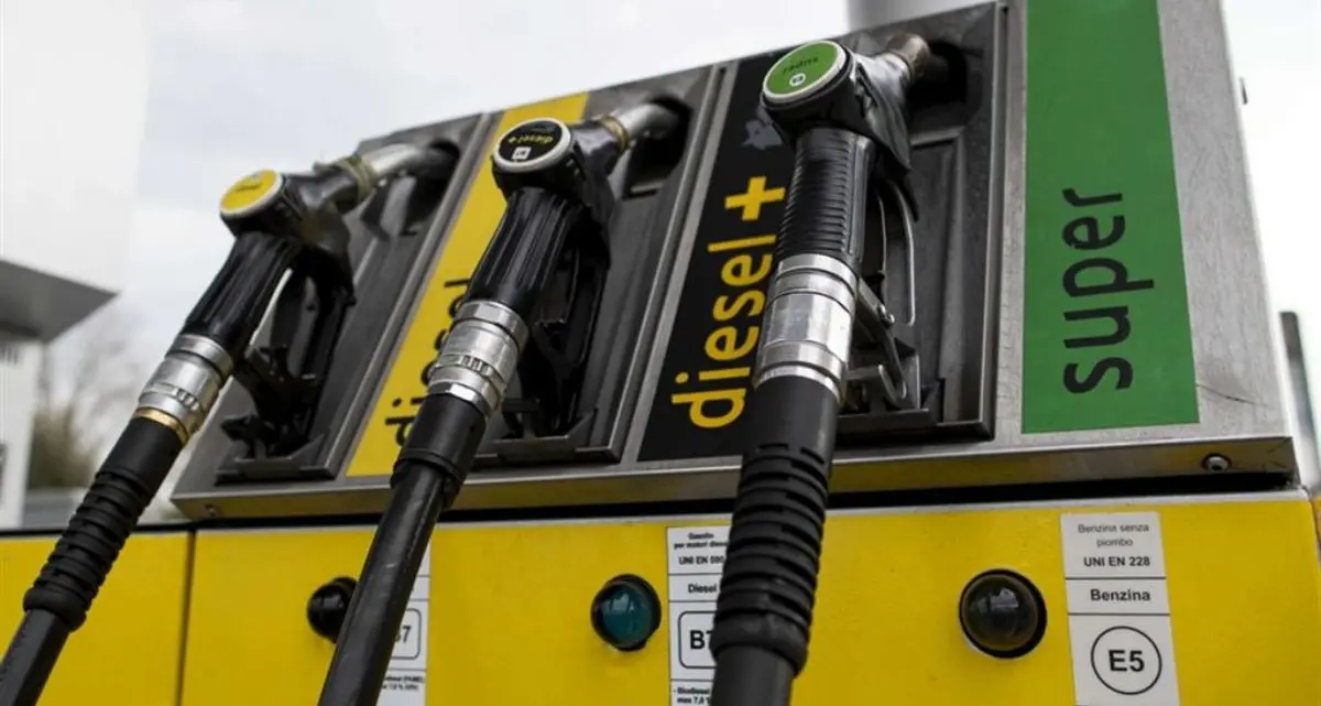 Carburanti, taglio accise (quasi) senza effetto: «Cali ben al di sotto delle attese». I ribassi minori in Campania\n