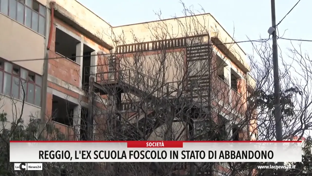 Reggio, l'ex scuola Foscolo in stato di abbandono