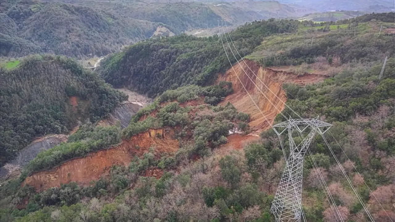 Frana a Polia, Terna avvia la variante dell’elettrodotto Maida-Rizziconi: nuovi tralicci e cantieri da maggio a settembre\n