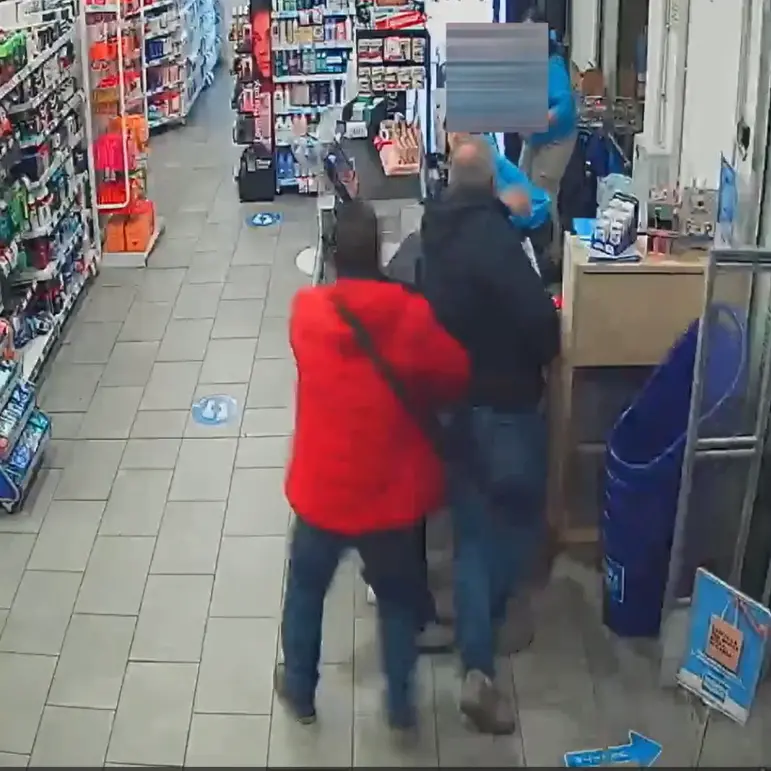 Cosenza, l’arresto lampo filmato in diretta dopo la rapina: il responsabile ai domiciliari –\u00A0VIDEO\n