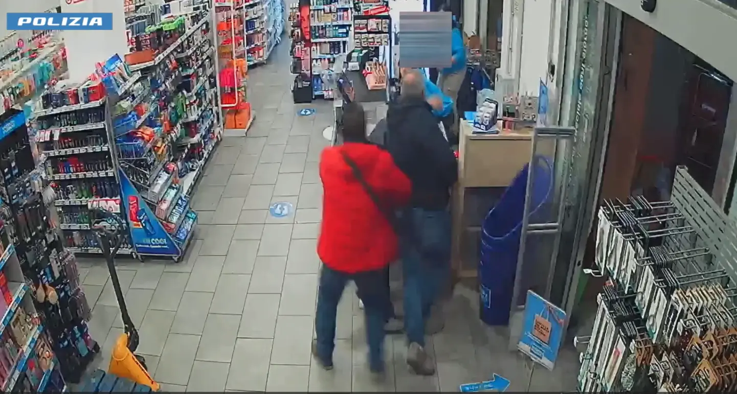 Cosenza, l’arresto lampo filmato in diretta dopo la rapina: il responsabile ai domiciliari –\u00A0VIDEO\n