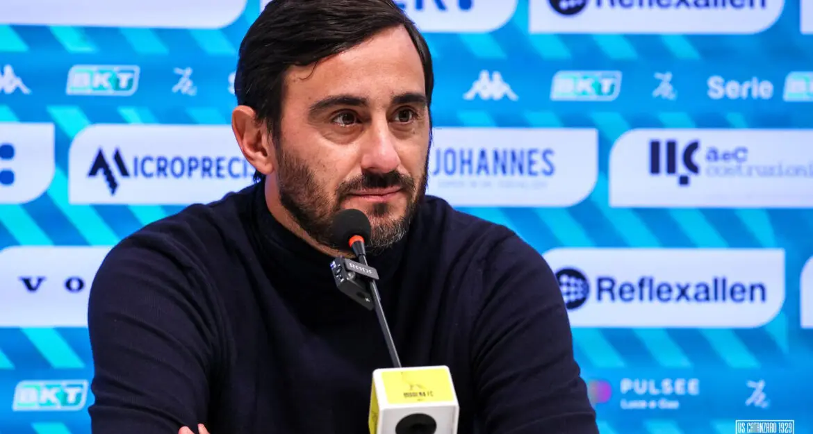 Aquilani lancia il Catanzaro verso Cesena:\u00A0«Serve intensità e mentalità». Ufficiali i convocati e la data del recupero col Modena\n