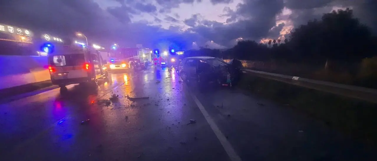 Incidente mortale sulla statale 106 nel Reggino: una vittima tra Marina di Gioiosa Jonica e Roccella\n