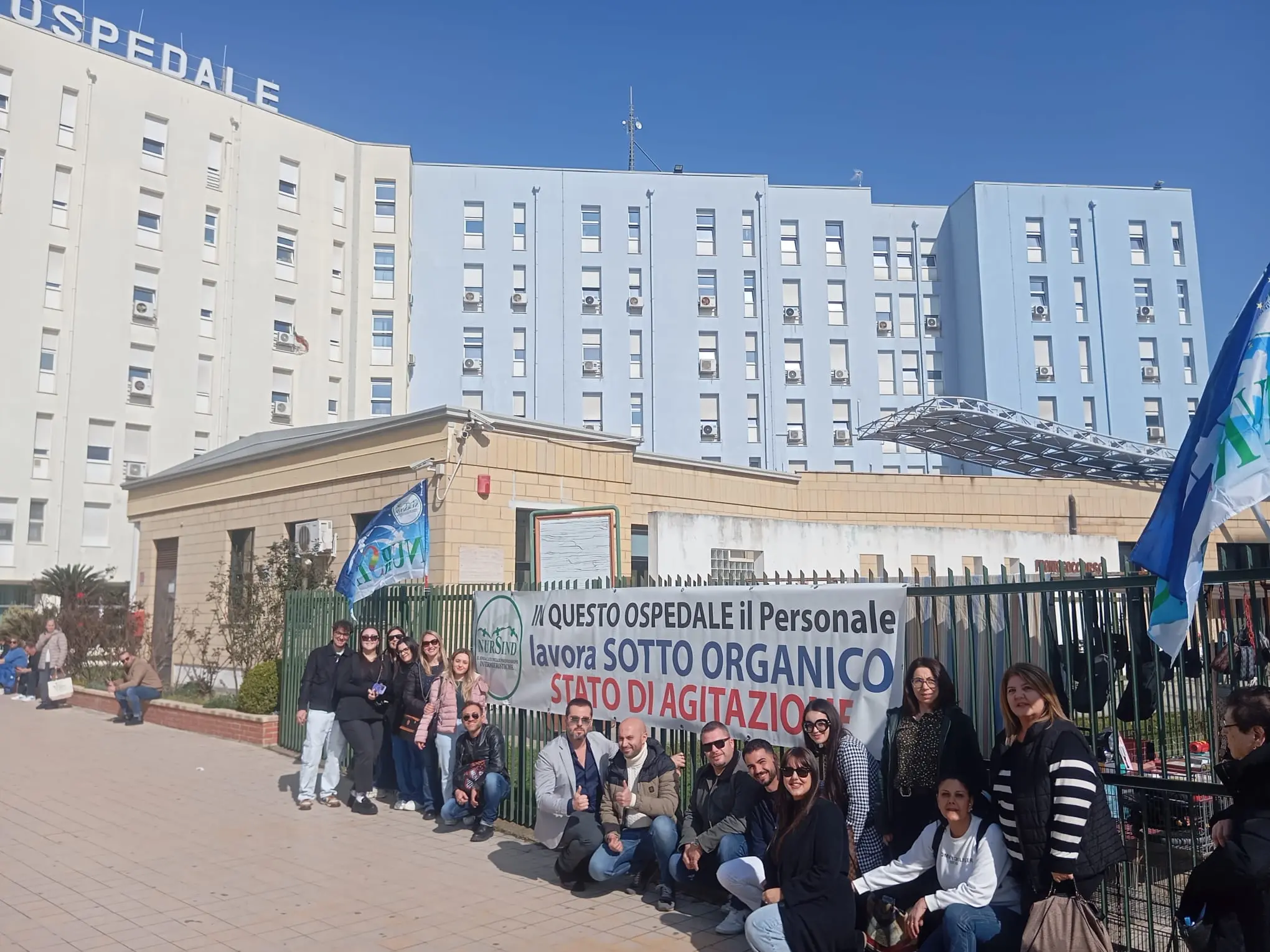 Ospedale di Crotone, l’Asp si impegna alla proroga dei contratti per infermieri e Oss: rientra la protesta