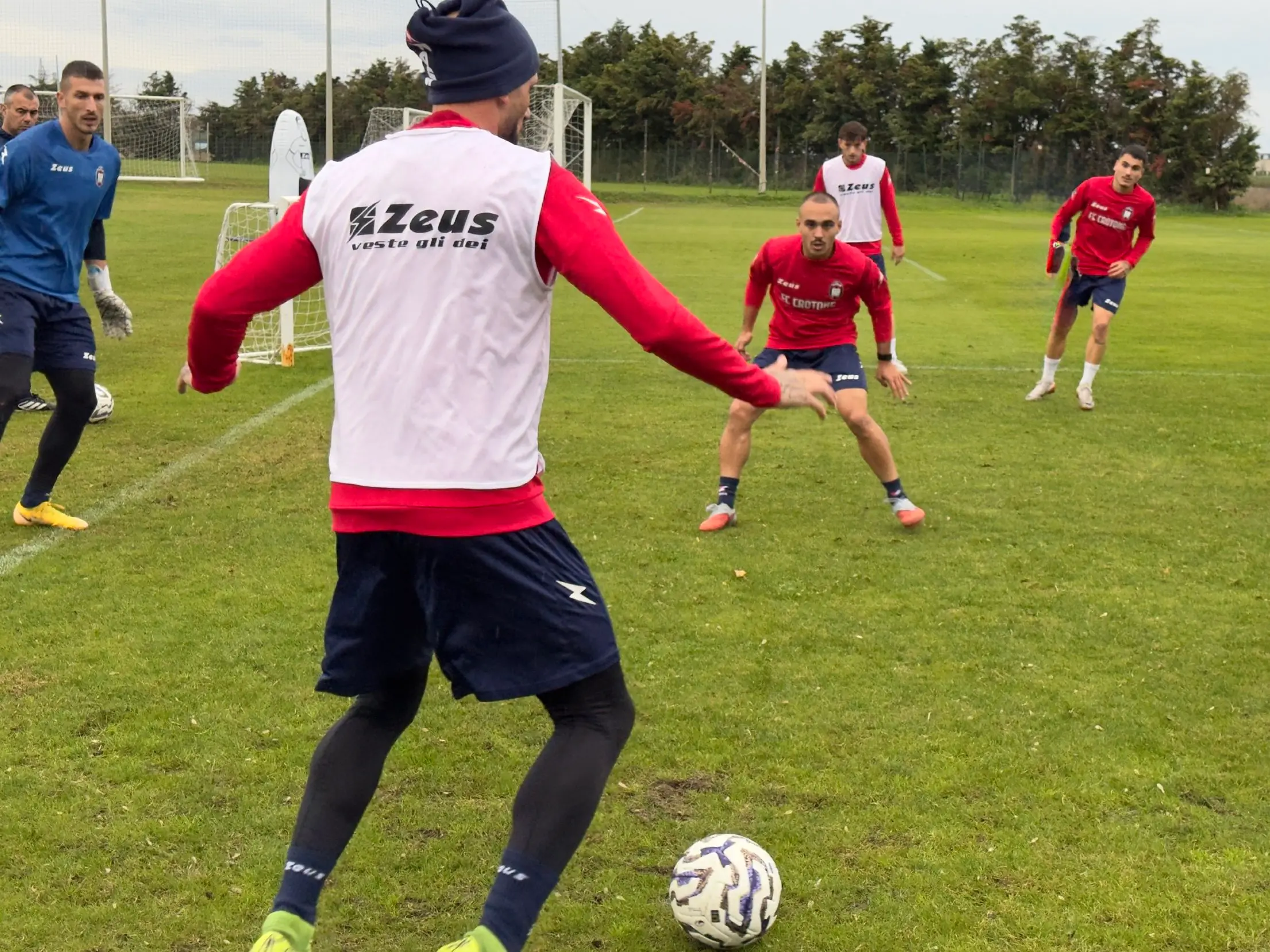 Sorrento-Crotone: gara chiave a sei giornate dal termine. Senza Gomez e Zunno, gli squali cercano conferme\n