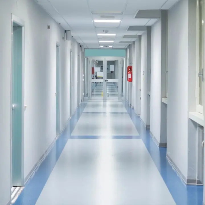 Epatite A in Calabria,\u00A0quattro i pazienti ricoverati a Catanzaro:\u00A0«Evitare pesce e cozze crude»\n