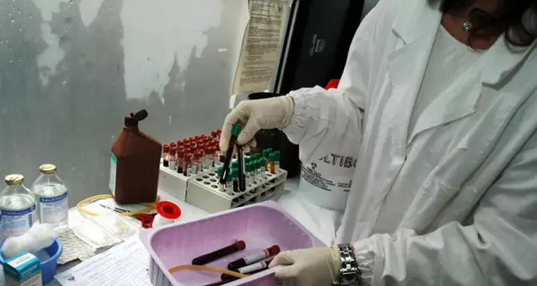 <p>Epatite A in Calabria, sono <span style=\"color:hsl(0, 75%, 60%);\">4 i pazienti ricoverati</span>: «Evitare pesce e cozze crude»</p>