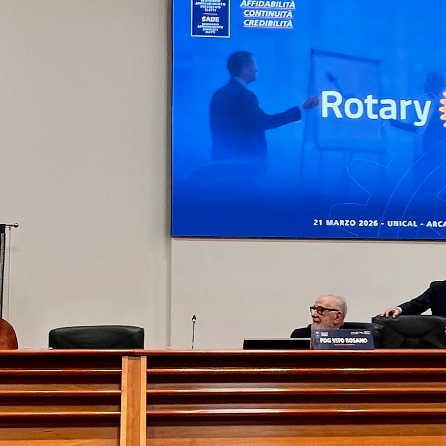 <p>Loizzo spinge su terapie digitali e ospedale virtuale a Cosenza: «Rotary partner del Parlamento per la sanità del futuro»</p>