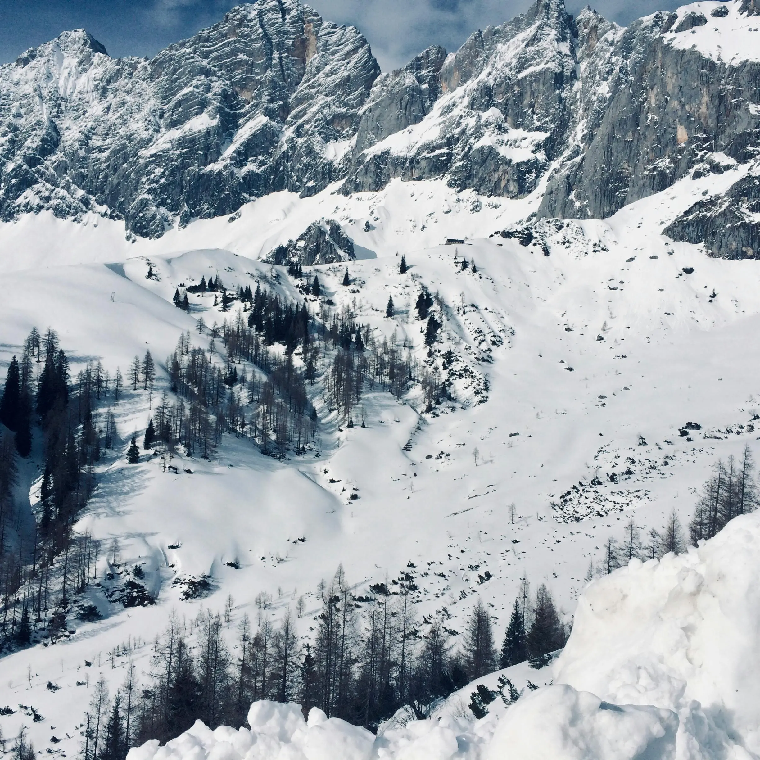 Valanga in Alto Adige, maxi operazione di soccorso: una decina gli scialpinisti coinvolti\n