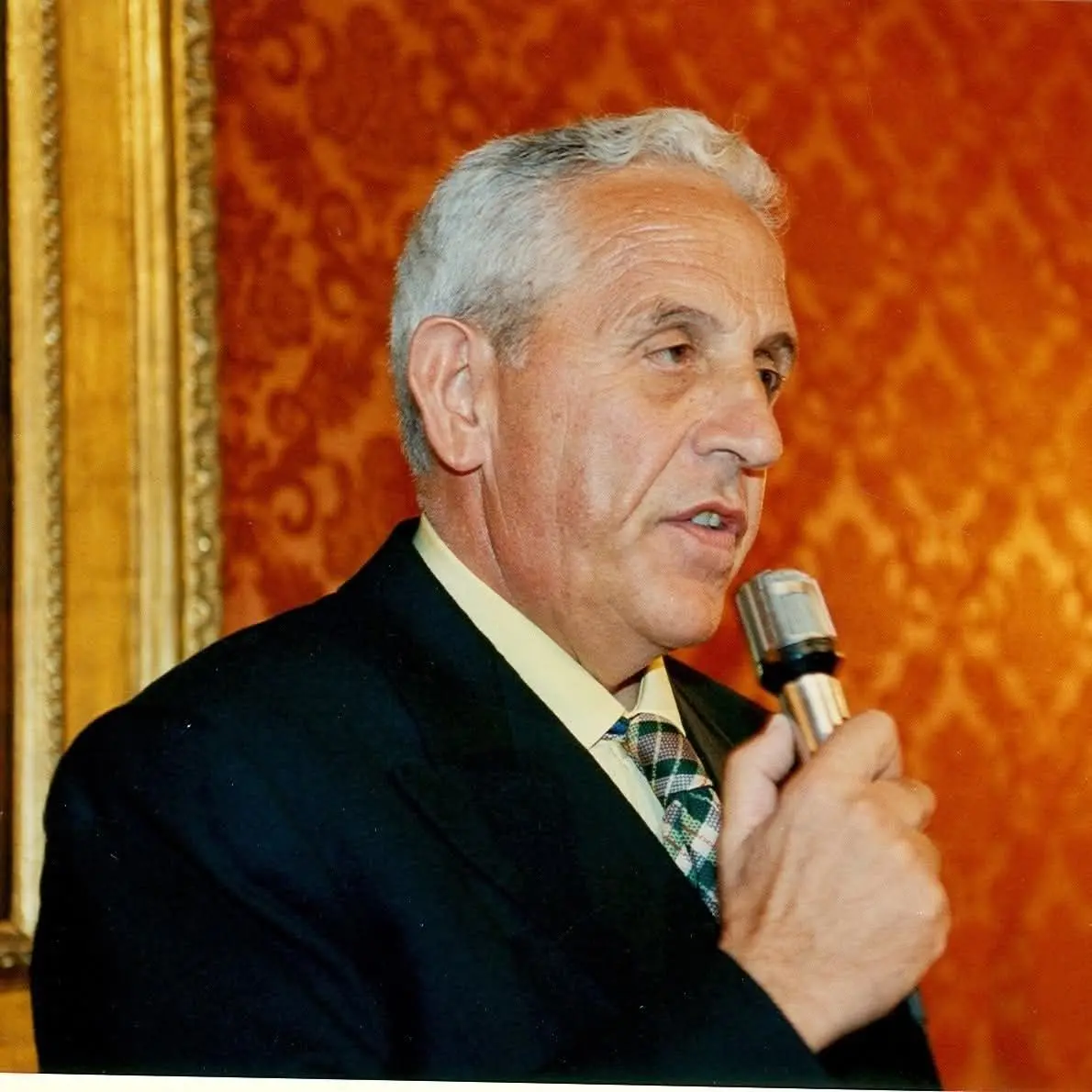 Addio ad Alessandro Sicilia, “Lisandro”: poeta e intellettuale della Calabria\n