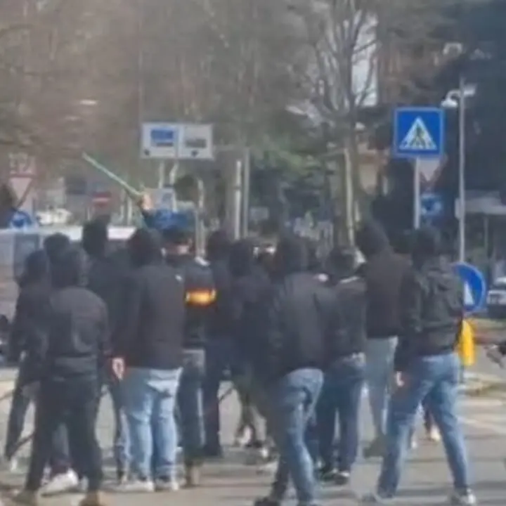 <p><span style=\"color:hsl(0, 75%, 60%);\">Tafferugli tra tifoserie</span> prima di Cesena-Catanzaro: paura in viale Oberdan</p>