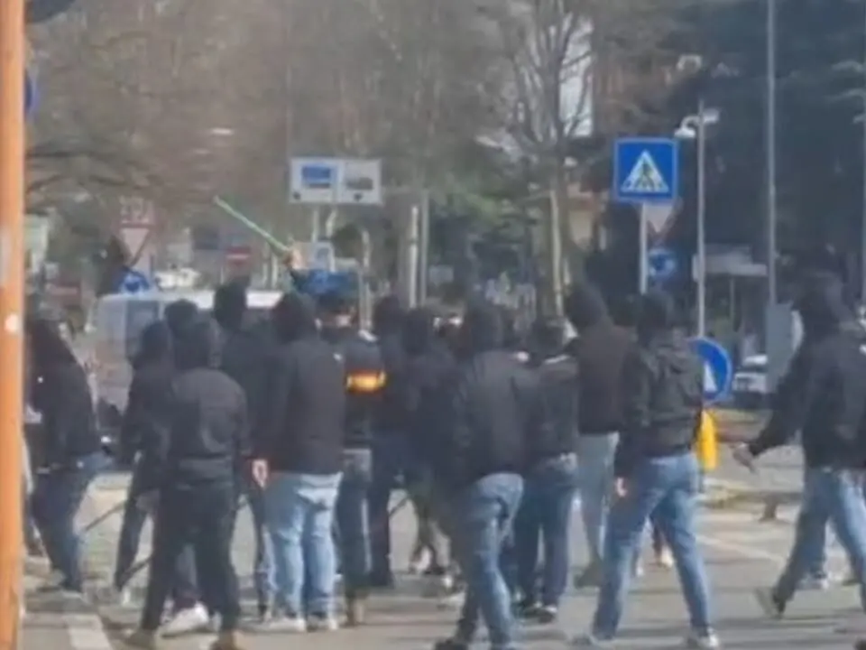 Tafferugli tra tifoserie prima di Cesena-Catanzaro: paura in viale Oberdan