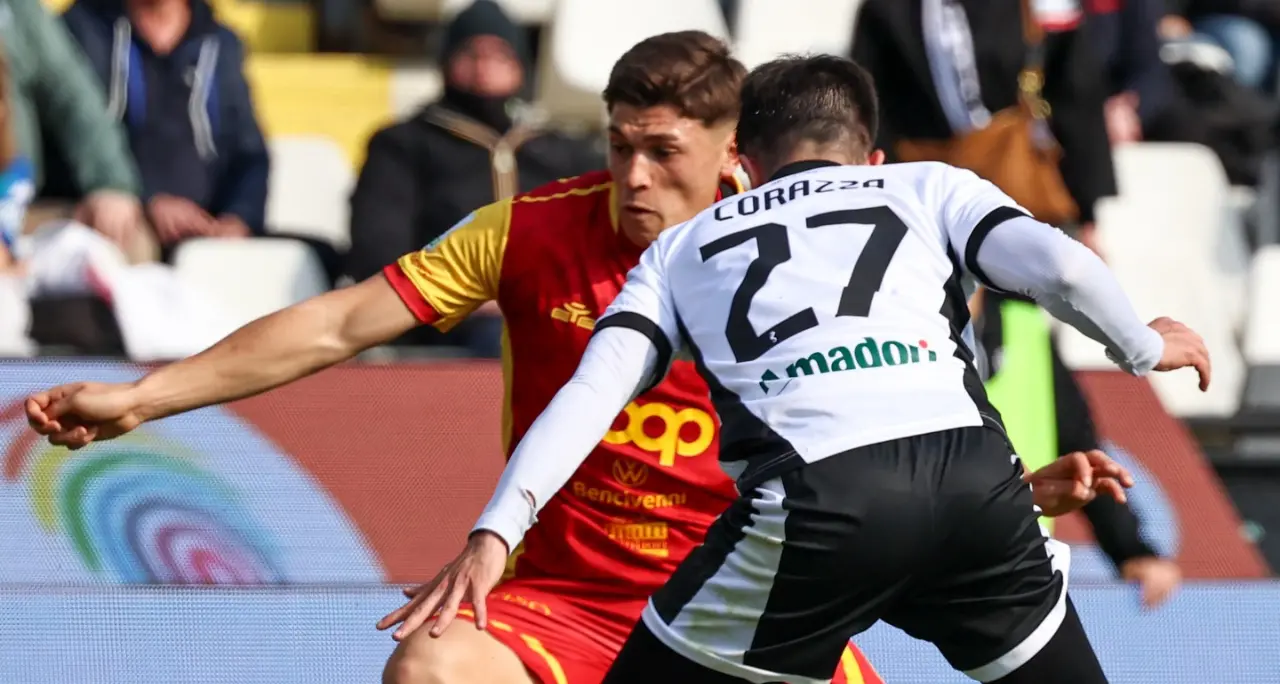 <p>Serie B, debacle giallorossa:<span style=\"color:hsl(0, 75%, 60%);\"> il Catanzaro crolla </span>nel secondo tempo a Cesena. Finale 3-1</p>
