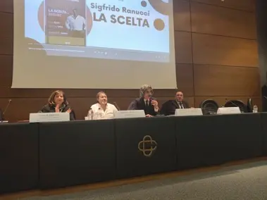 Cittanova, Sigfrido Ranucci docente per un giorno al Guerrisi-Gerace\n