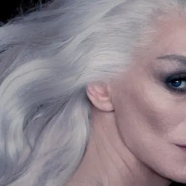 Drusilla Foer al Teatro Politeama di Catanzaro: un’icona di stile pronta a sorprendere il pubblico