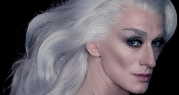 Drusilla Foer al Teatro Politeama di Catanzaro: un’icona di stile pronta a sorprendere il pubblico