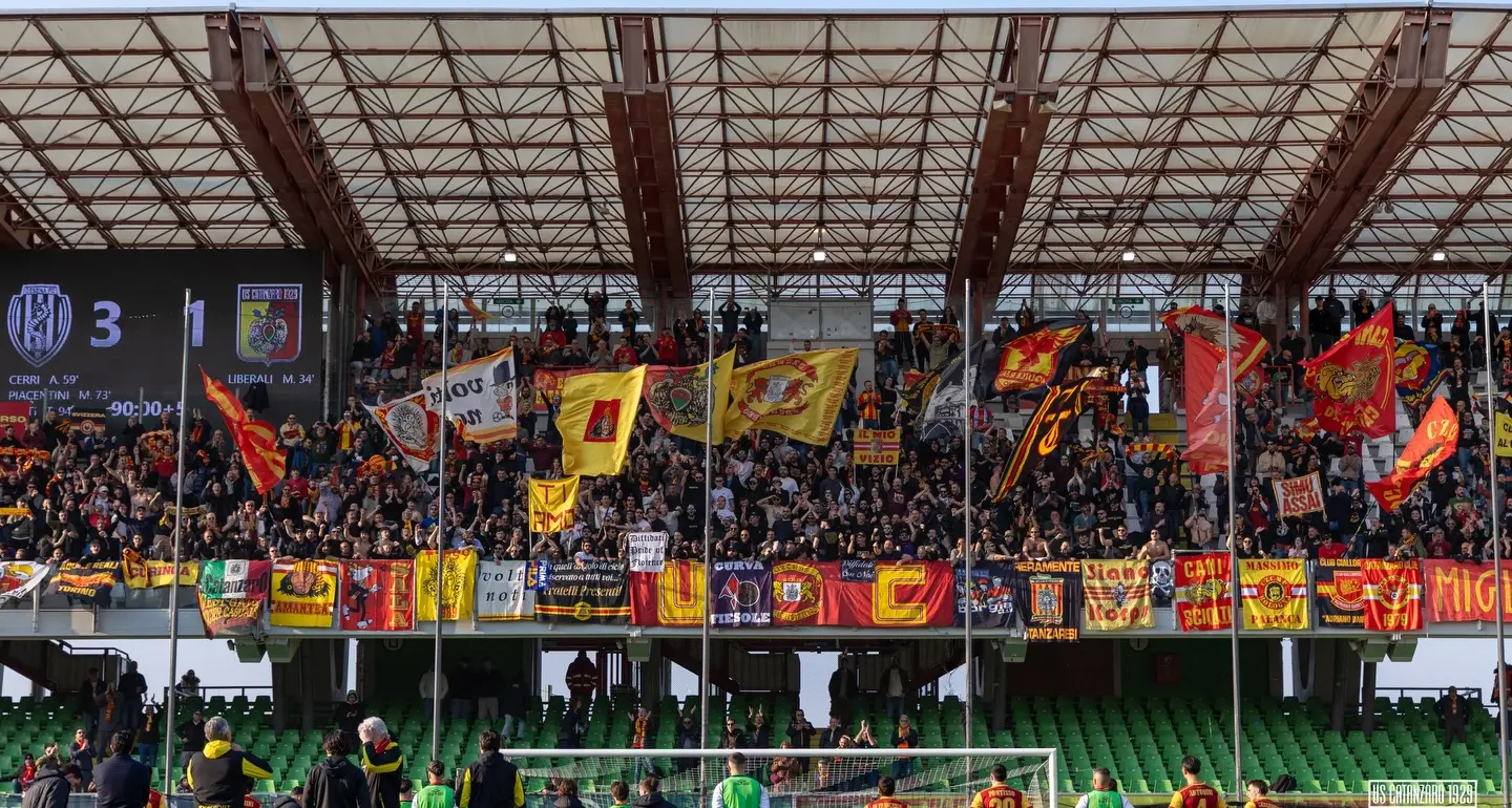 <p>Top e flop Cesena-Catanzaro (3-1): <span style=\"color:hsl(0, 75%, 60%);\">si salva Liberali</span>, crolla la retroguardia</p>