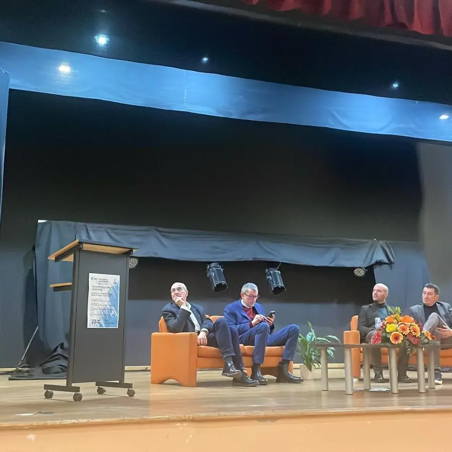 Filadelfia riapre la partita del credito di prossimità: incontro con la Bcc per portare in paese uno sportello bancario\n