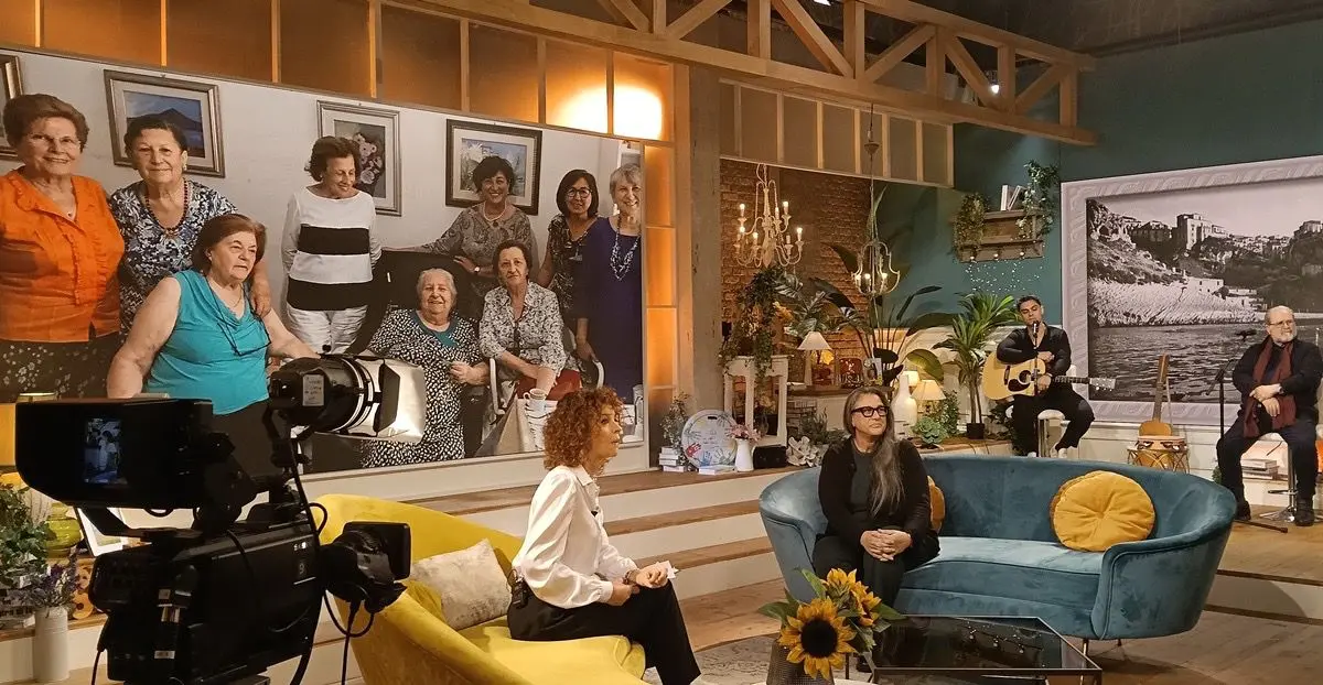 “L’Ora solare” di Paola Saluzzi fa luce sulla storia delle Gelsominaie di Reggio Calabria\n