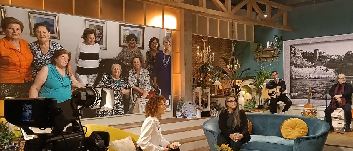 “L’Ora solare” di Paola Saluzzi fa luce sulla storia delle Gelsominaie di Reggio Calabria\n