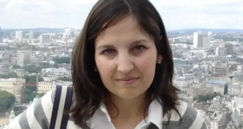 Garlasco, i dettagli dell’ultima perizia: «Chiara Poggi ha lottato con l’assassino e ha tracce di difesa sul corpo»\n