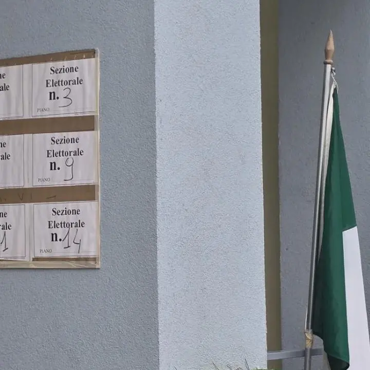 Referendum giustizia, si vota fino alle 15 di oggi: piccolo vademecum per i ritardatari. A urne chiuse lo speciale su LaC Tv\n