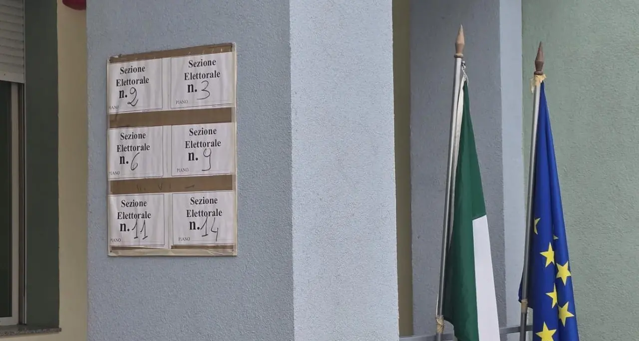 Referendum giustizia, si vota fino alle 15 di oggi: piccolo vademecum per i ritardatari. A urne chiuse lo speciale su LaC Tv\n