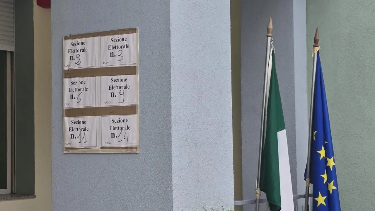 Referendum giustizia, si vota fino alle 15 di oggi: piccolo vademecum per i ritardatari. A urne chiuse lo speciale su LaC Tv\n