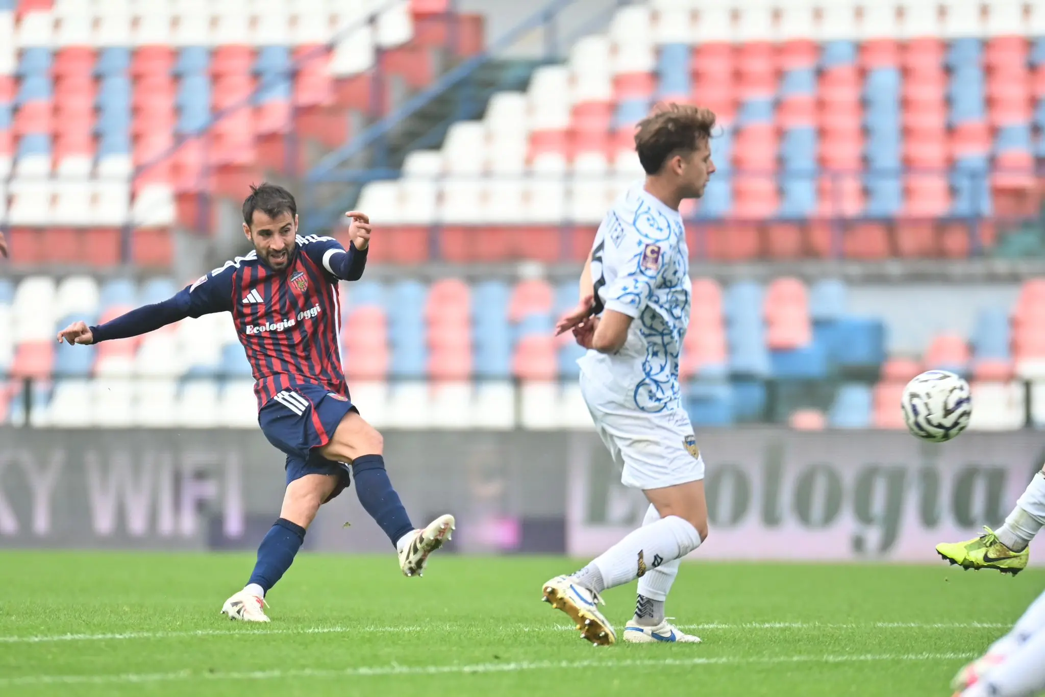 Il Cosenza rialza la testa, Latina battuto al Marulla con una grande rimonta\n