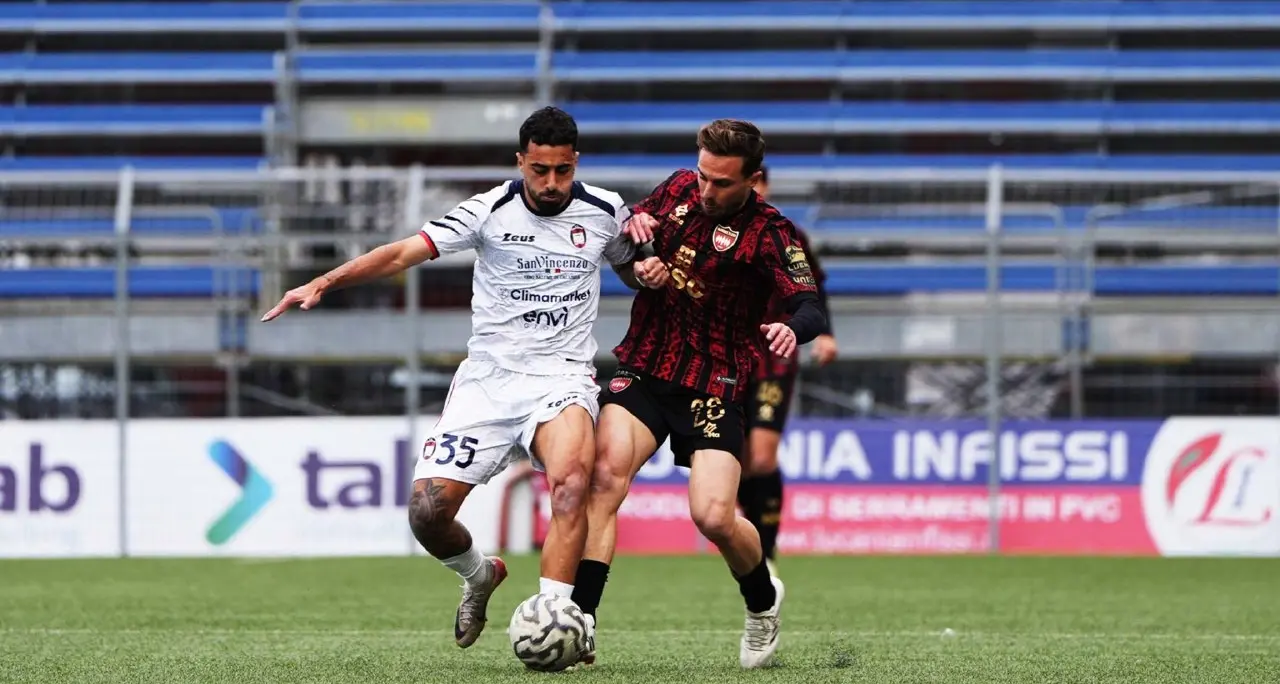Sorrento-Crotone 2-2, un rigore di Musso nel recupero regala il pareggio ai pitagorici\n
