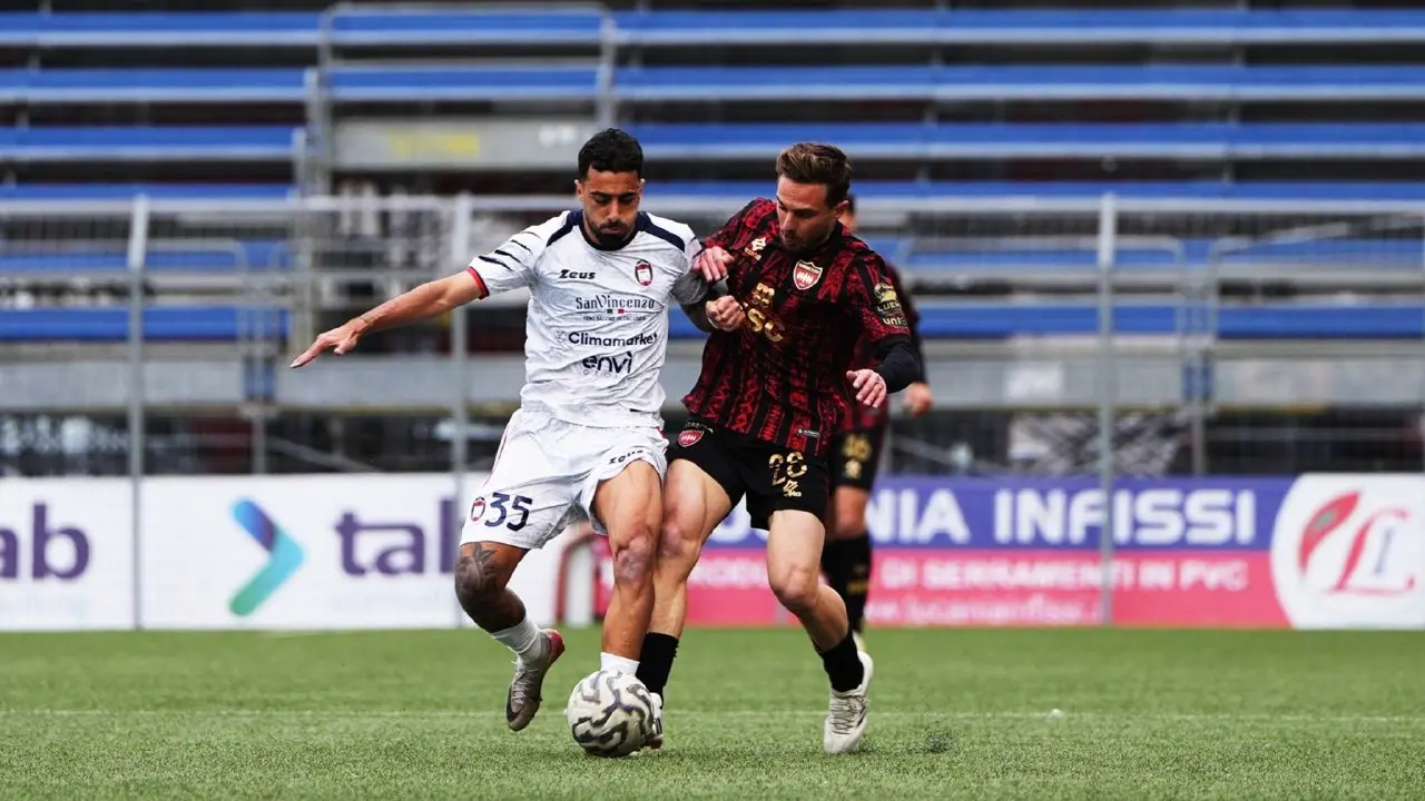 Sorrento-Crotone 2-2, un rigore di Musso nel recupero regala il pareggio ai pitagorici\n