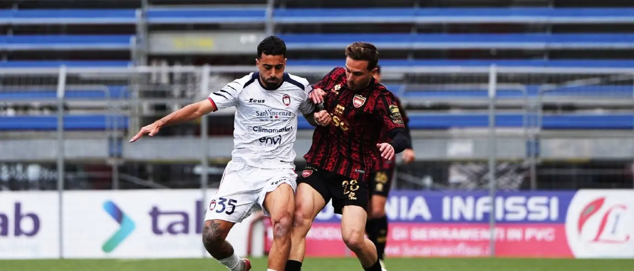 Sorrento-Crotone 2-2, un rigore di Musso nel recupero regala il pareggio ai pitagorici\n