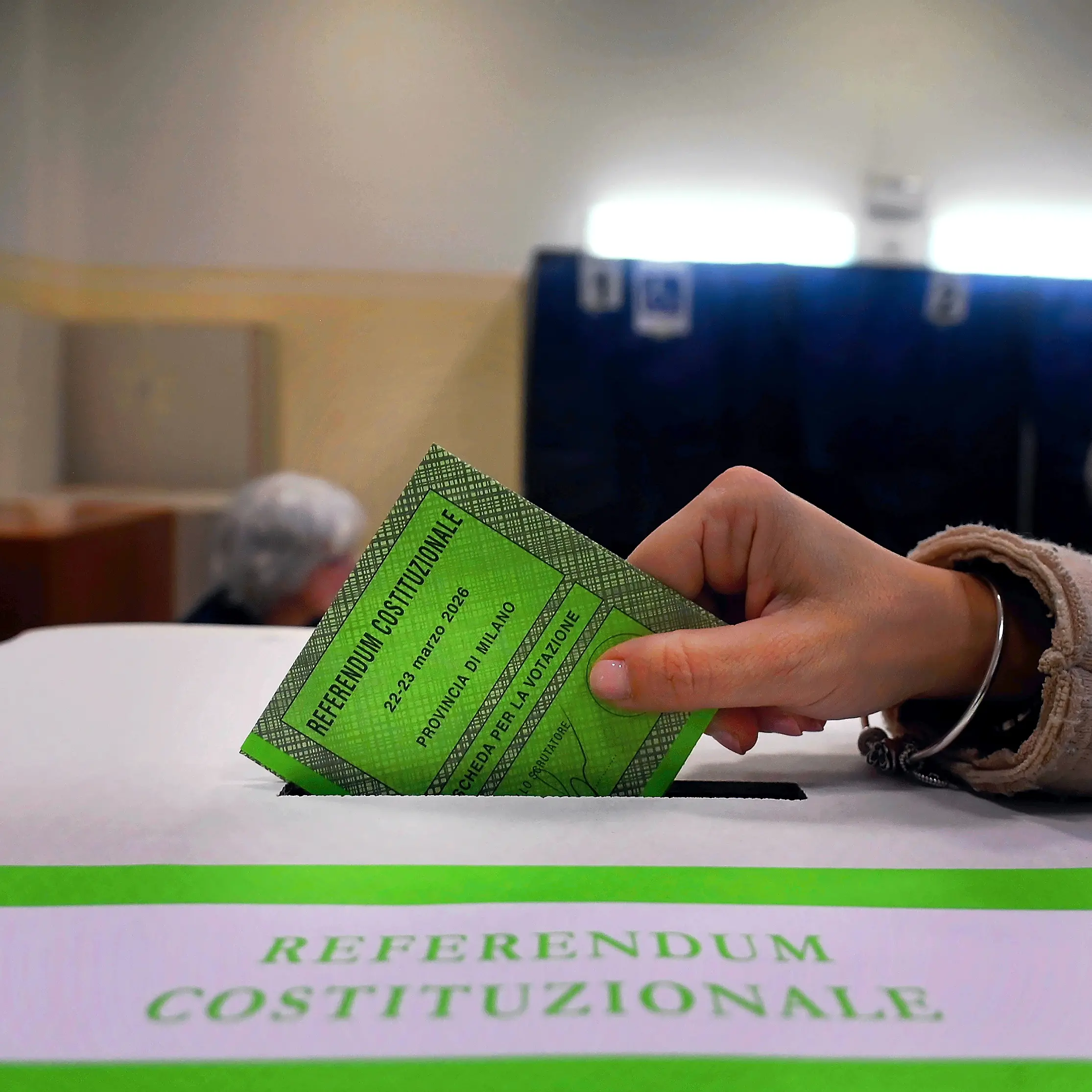 Affluenza al 38% alle ore 19: Italia alle urne tra riforma e astensione\n