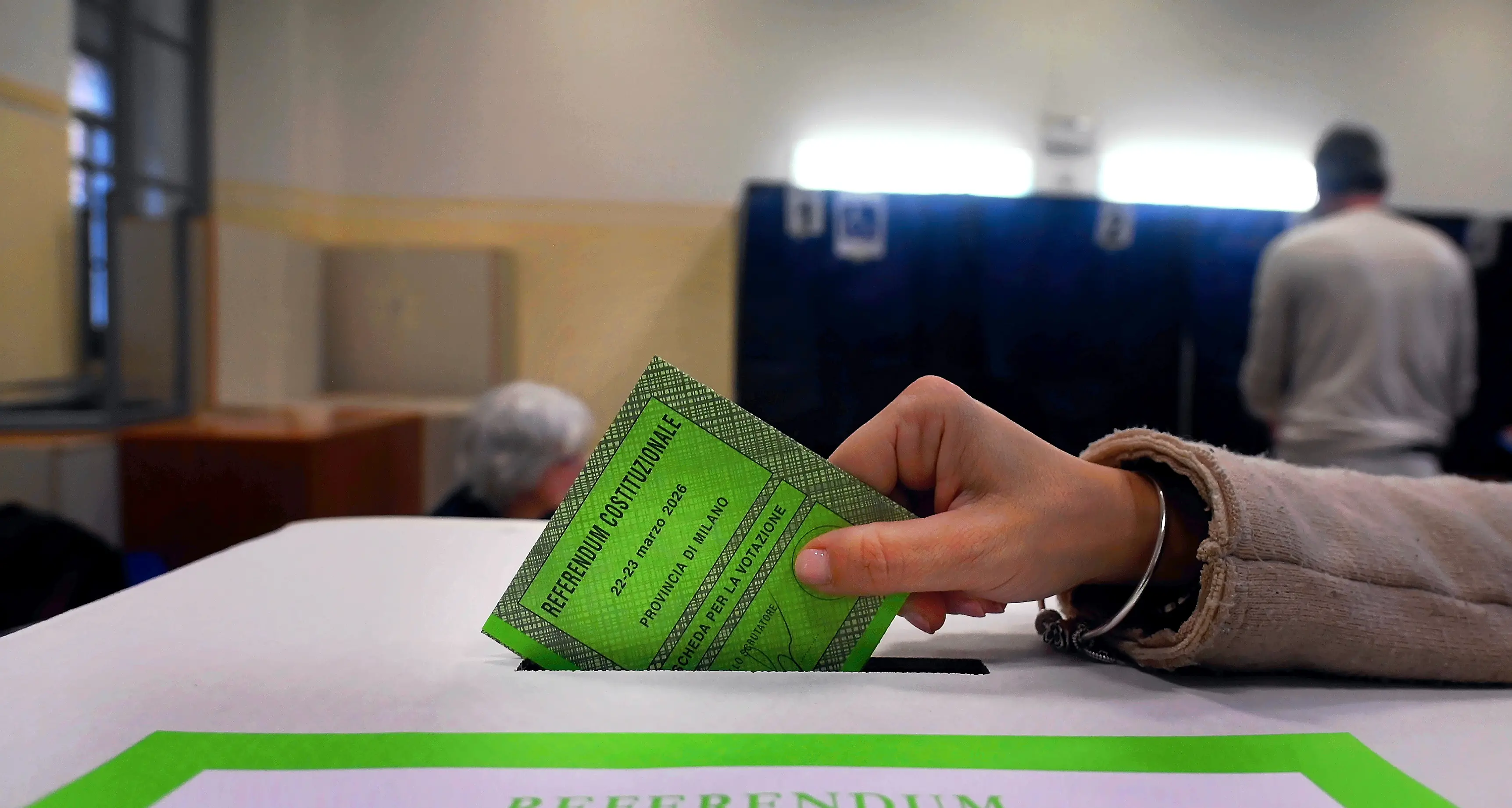 Affluenza al 38% alle ore 19: Italia alle urne tra riforma e astensione\n