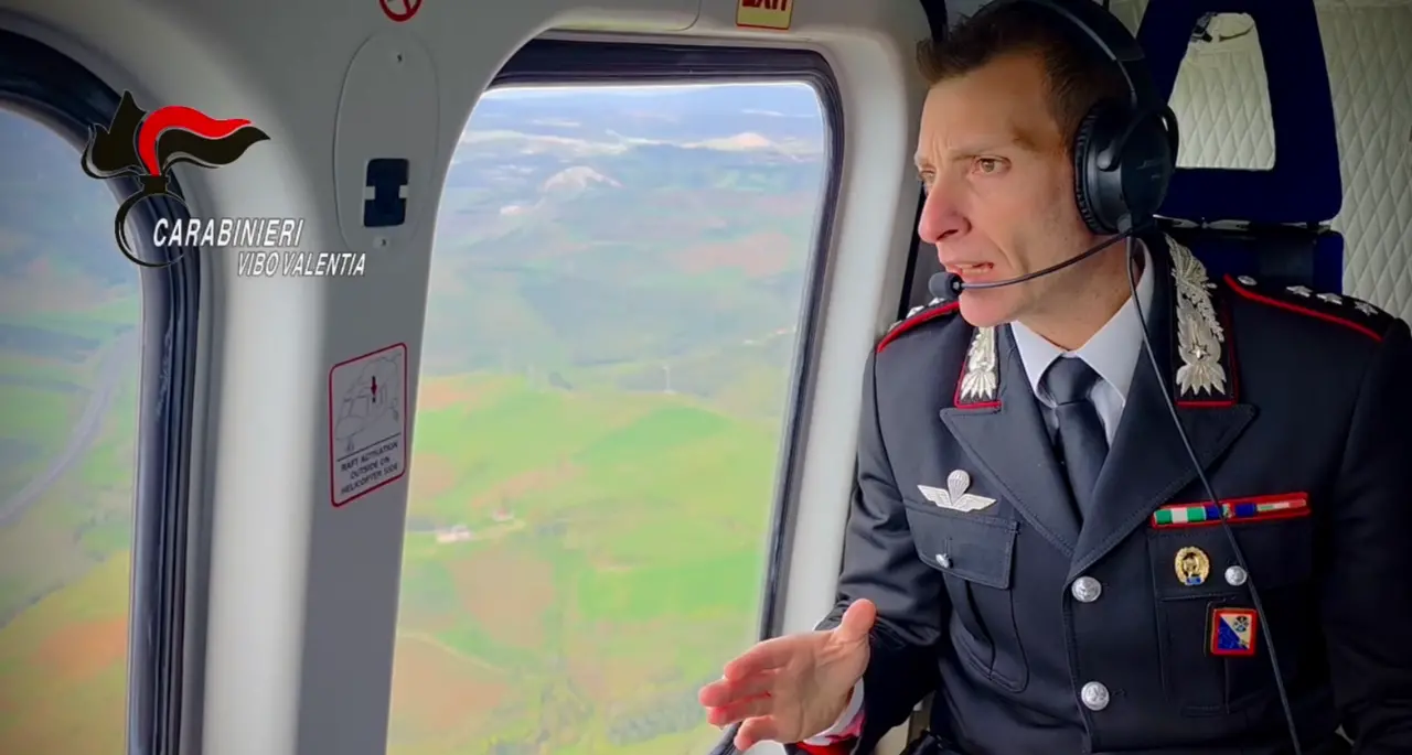 Maltempo, sorvoli dei carabinieri nelle Serre vibonesi per monitorare le frane. Il VIDEO\n