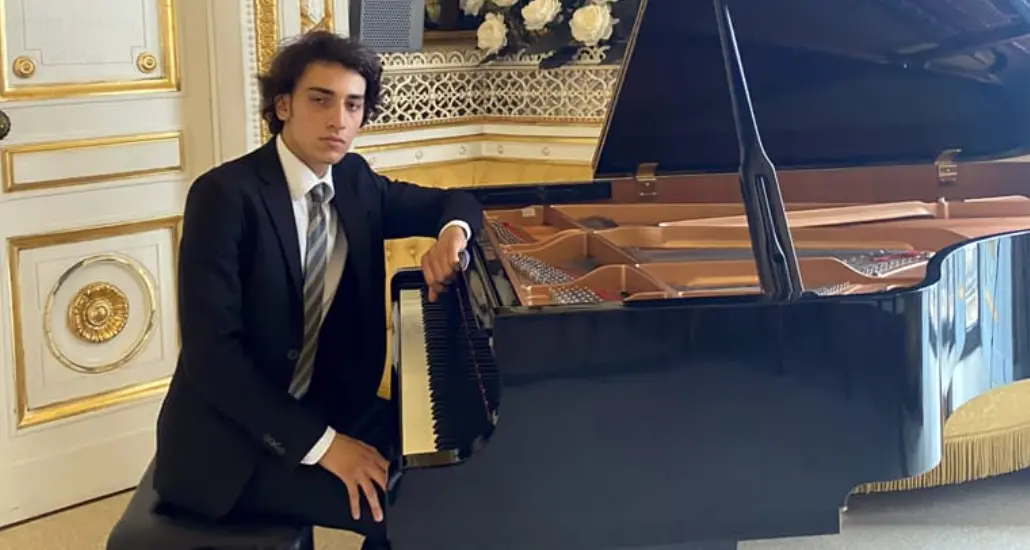 Vibo, il pianista Luca De Leo debutta al Conservatorio Torrefranca con un recital interamente dedicato a Robert Schumann\n
