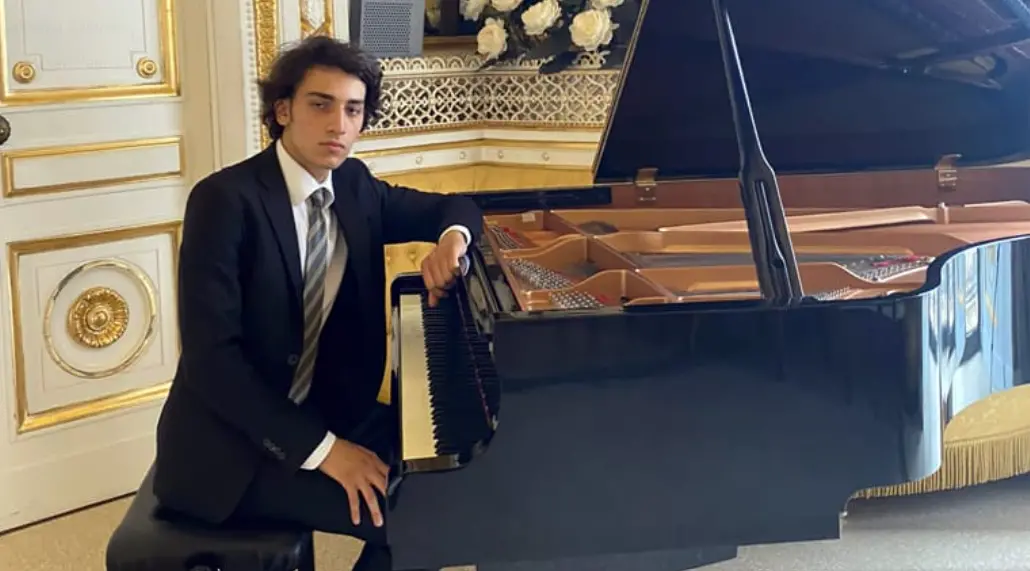 Vibo, il pianista Luca De Leo debutta al Conservatorio Torrefranca con un recital interamente dedicato a Robert Schumann\n