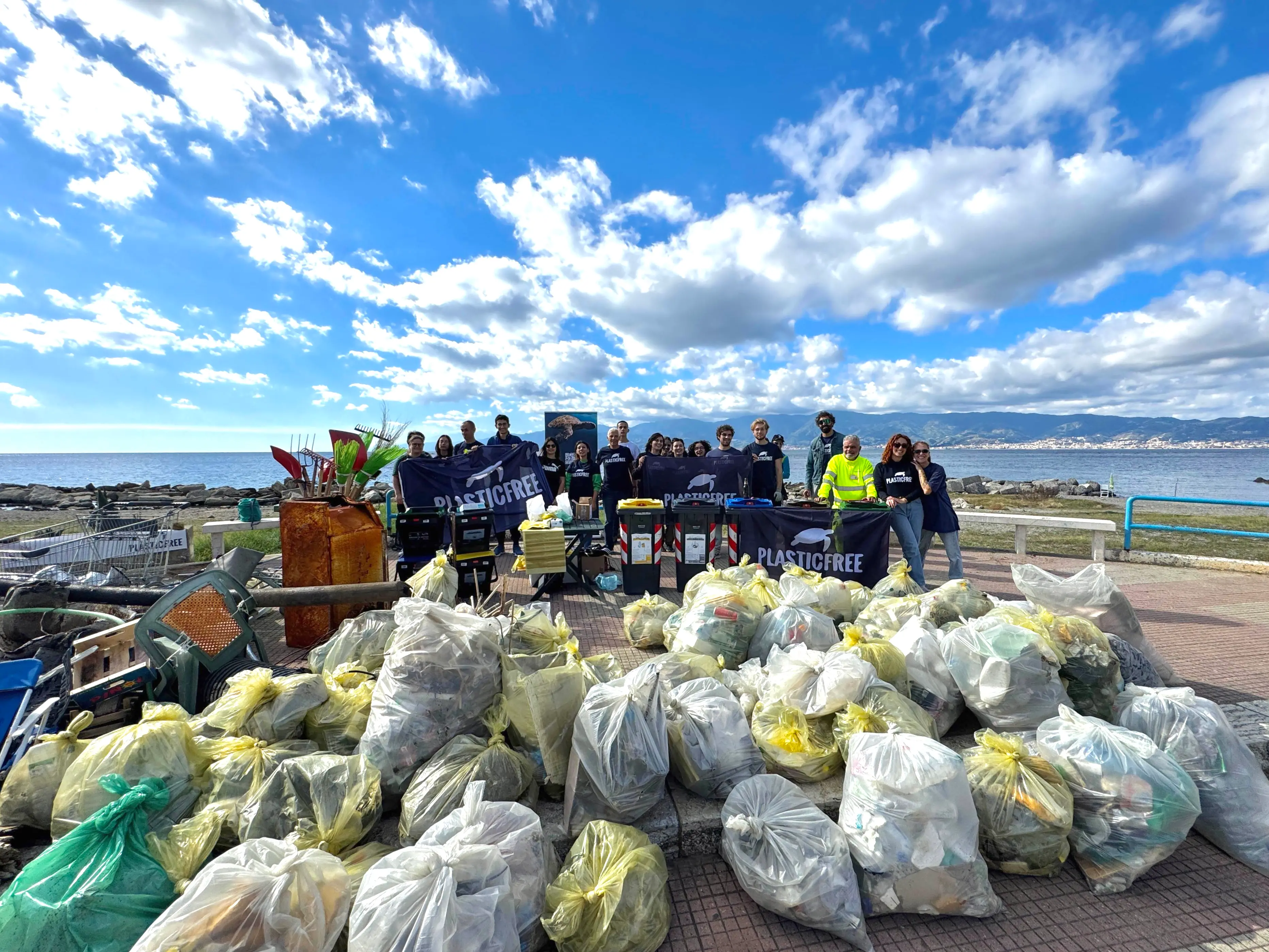 Il 28 marzo torna Plastic Free: volontari e associazioni insieme per ripulire la spiaggia di Catona\n