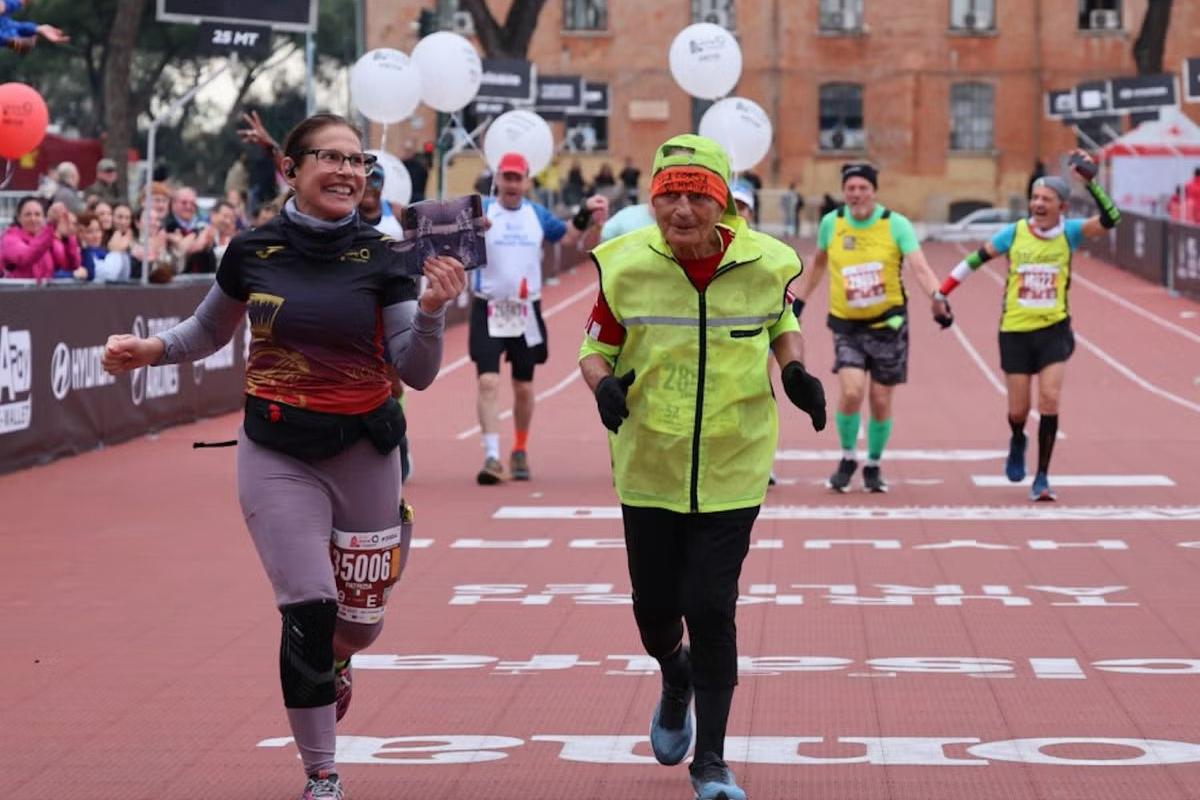 Il 93enne calabrese Antonio Rao completa la maratona di Roma: «È stata ...