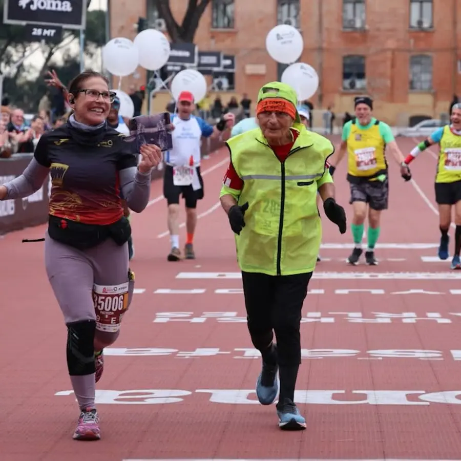 Il 93enne\u00A0calabrese Antonio Rao\u00A0completa la\u00A0maratona di Roma: «È stata dura ma sono di nuovo qui»\n