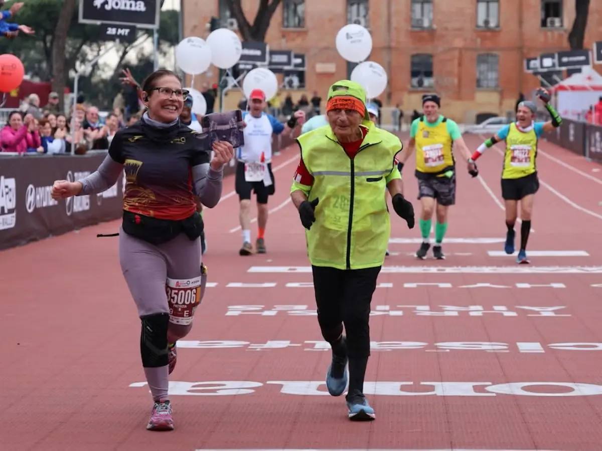 Il 93enne\u00A0calabrese Antonio Rao\u00A0completa la\u00A0maratona di Roma: «È stata dura ma sono di nuovo qui»\n